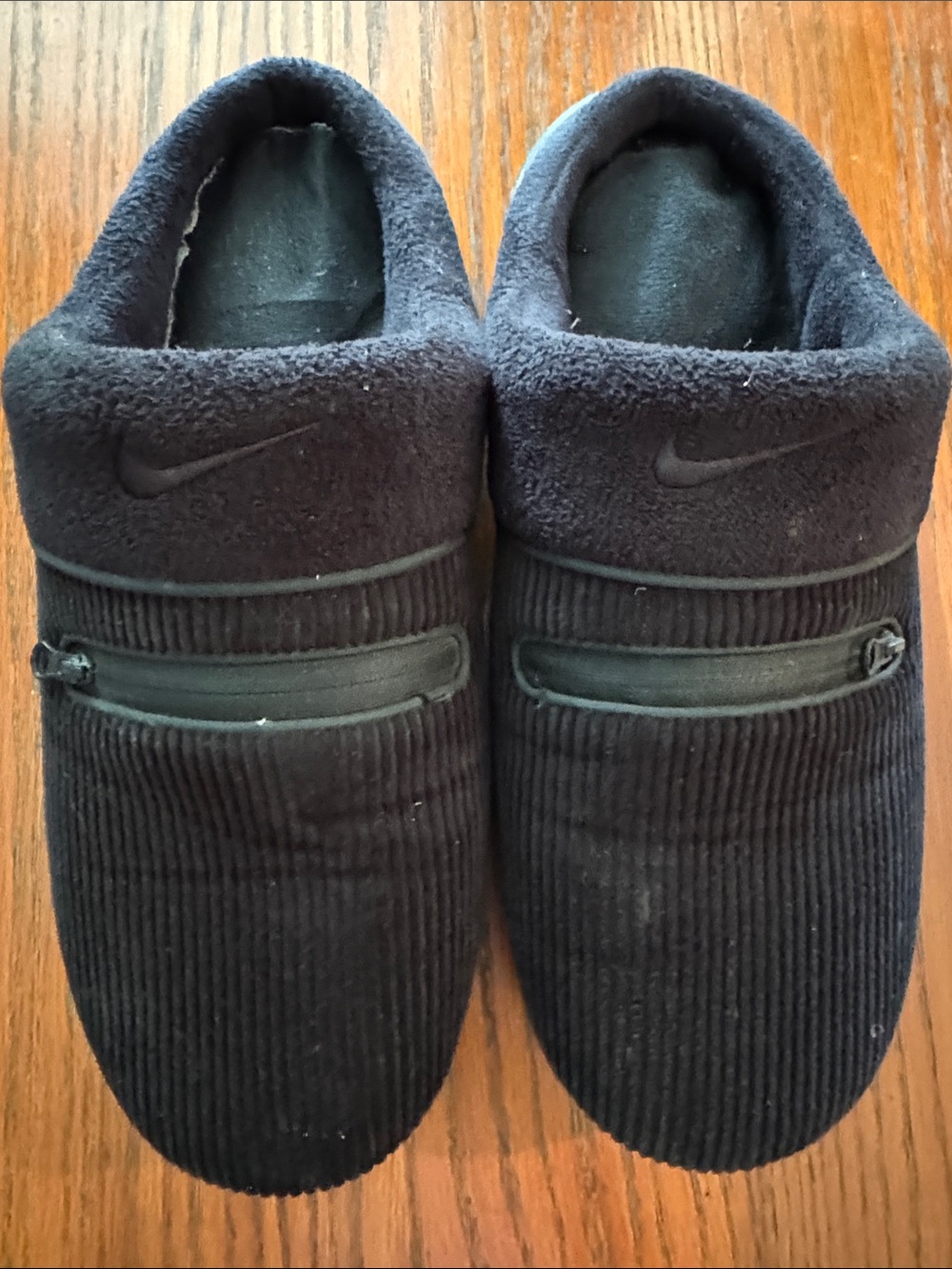 Nike Menโs Black Ribbed Slip-On Zippered Slippers